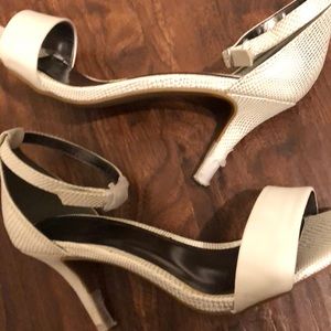 NWT metallic snake skin  heel